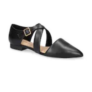 Bella Vita Maddie Sandal flat black size 7W wide width